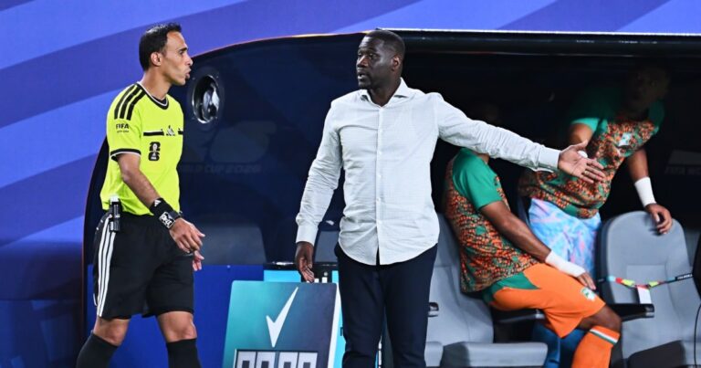 La euforia de Emerse Faé tras el gol agónico de Costa de Marfil